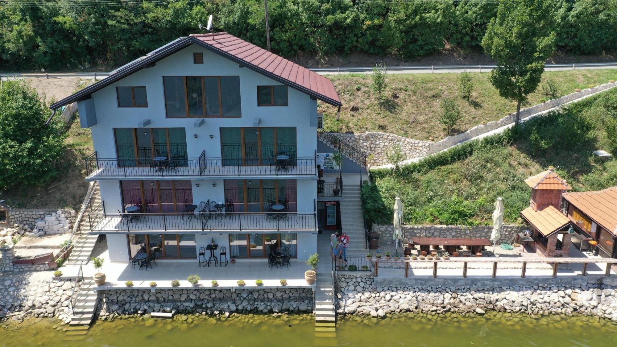 Dunavska Vila Milosavljevic Donji Milanovac Bagian luar foto