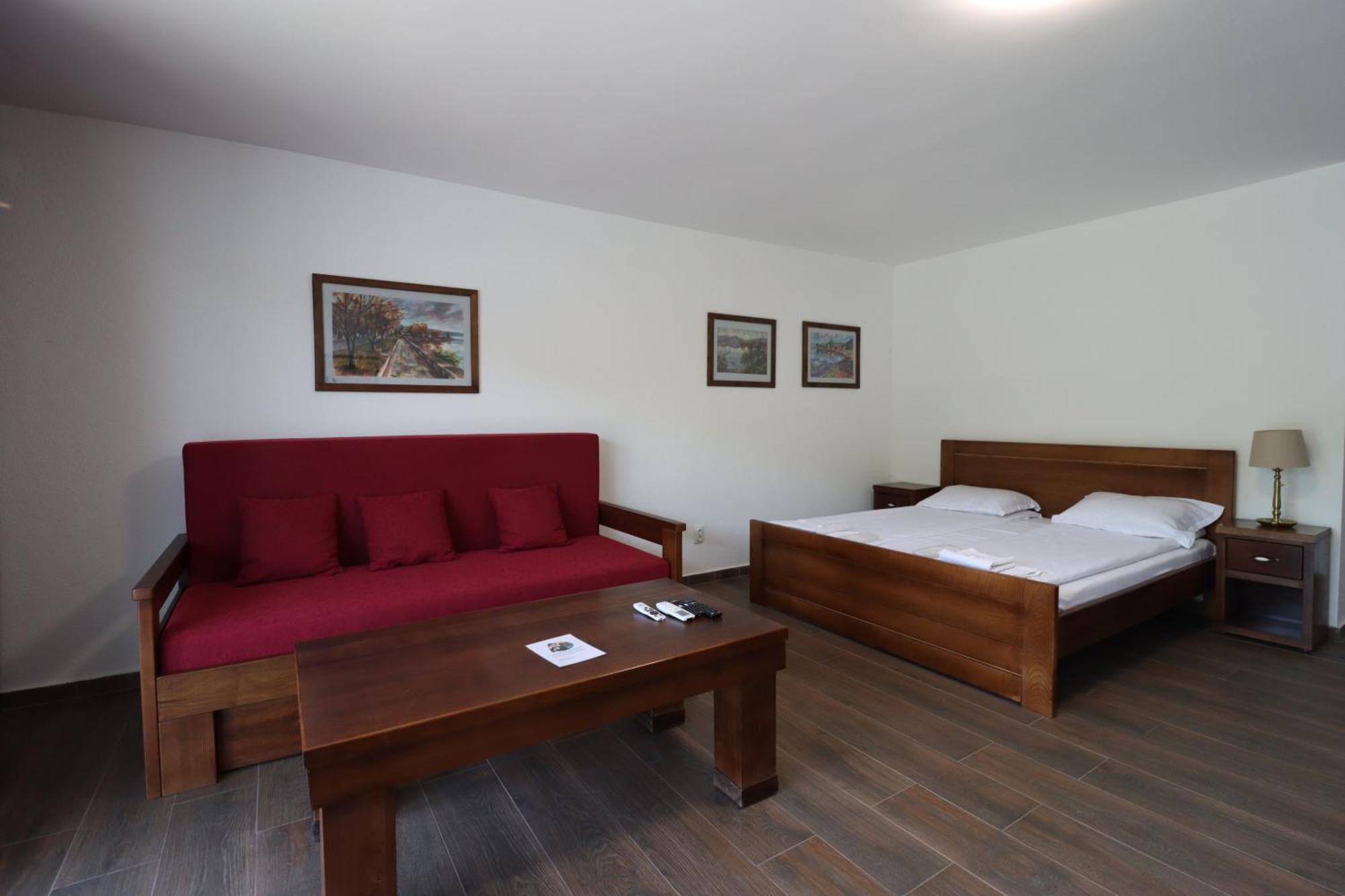 Dunavska Vila Milosavljevic Donji Milanovac Bagian luar foto
